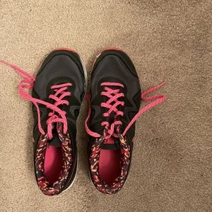 Nike tennis shoes, 6.5, gray